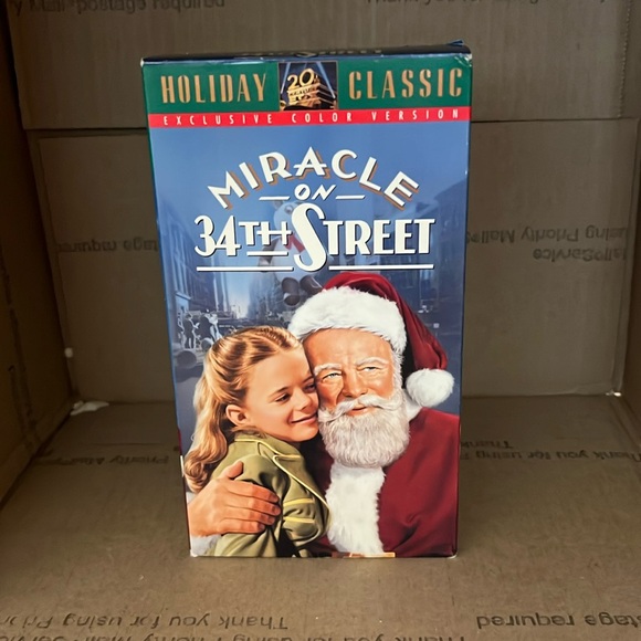 Miracle On 34th Street VHS - Picture 1 of 2